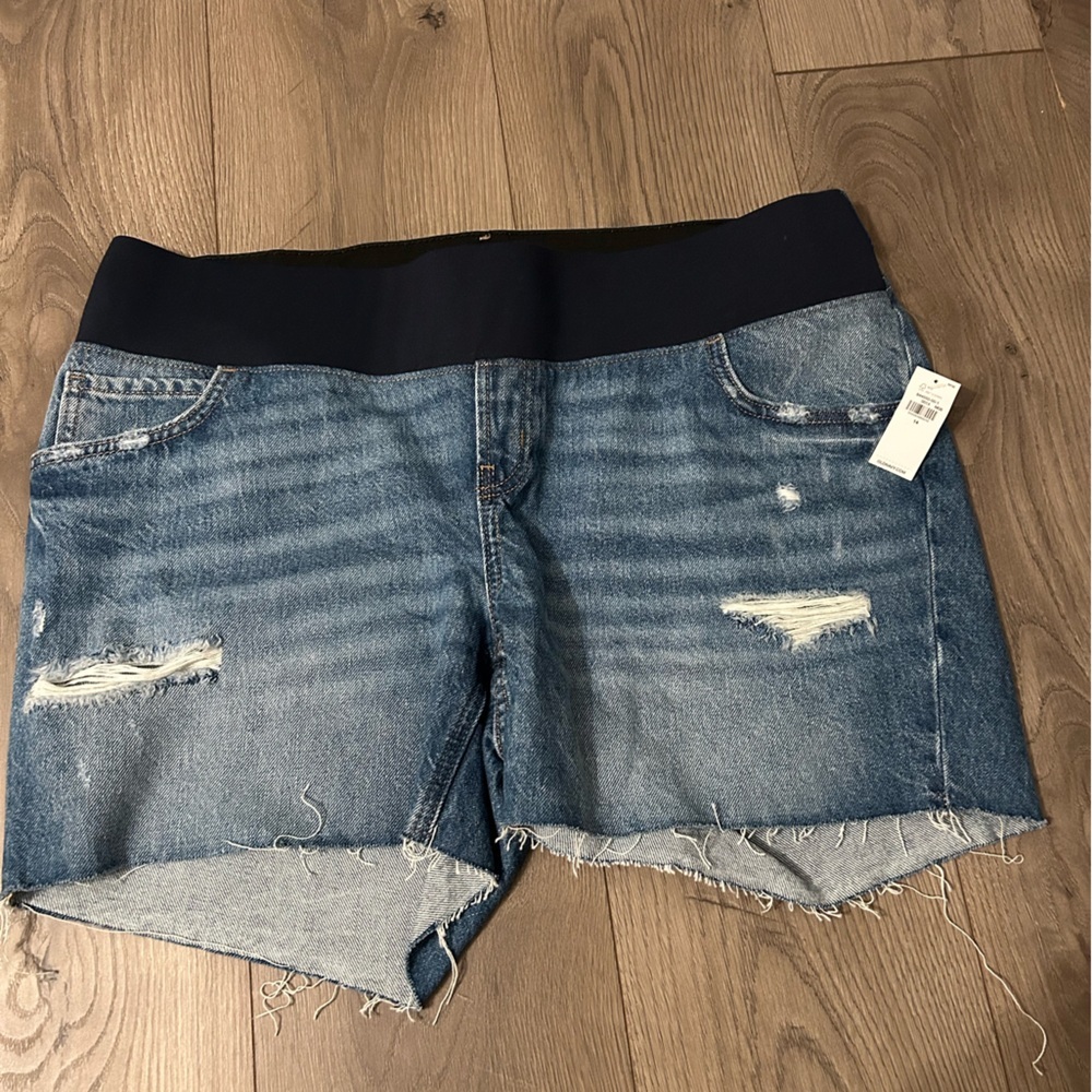 Old navy maternity shorts. Size 14